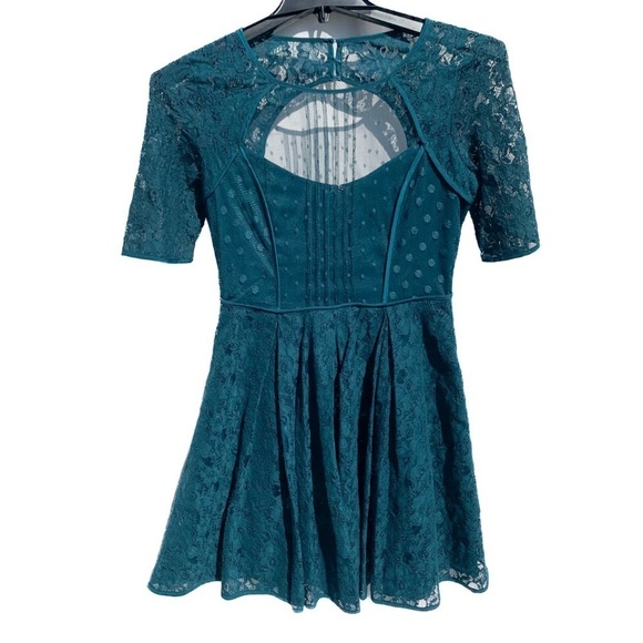 BCBGMaxazria Julya Teal Green Dress Special Occasion Lace Cocktail Sz 6 - Picture 1 of 12